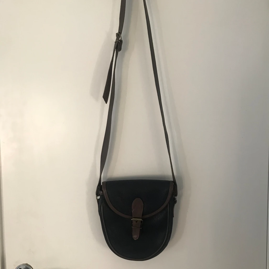 Mörkblå läder väska - 90