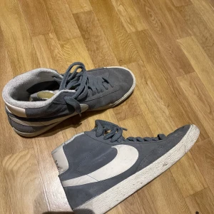 Nike blazers  - Gråa blazers i skapligt skick