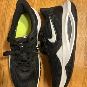 Nike performance precision 5  - Helt ny 