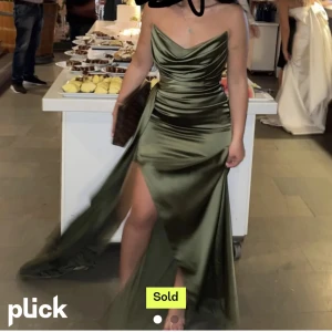 Looking for this dress! - I’m looking for this dress. I’m willing to buy off the current owner for my prom if they are open to selling. I’m from the uk so shipping would need to be arranged but I’m fixated on having it😂. please message me if willing to sell.
