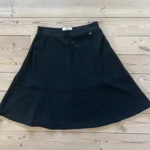 A-line kjol från lexington i jättefint skick. Mörkgrå
