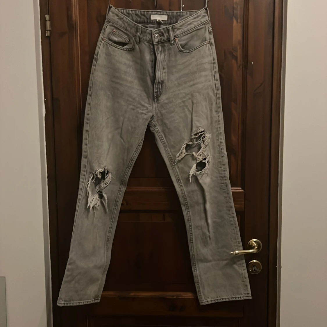 Gråa jeans