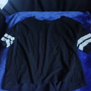 Tshirt - Tröja som är genomskinlig inte använd på ett par år jätte fin 