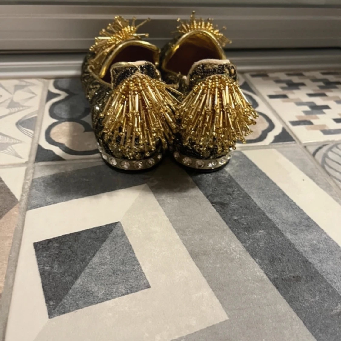 Quis Quis finskor  - 90