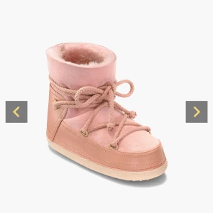 Inuikii skor - Rosa fina Inuikii skor som är ganska använda därav priset. Skriv för fler bilder och nypors är 4500❤️ köp gärna via köp nu 