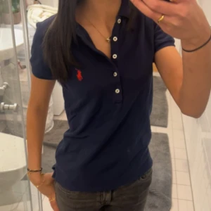 Ralph lauren pike - Nyskick kommer inte till användning. Ny pris 1 695kr  Skriv om ni har frågor 💗