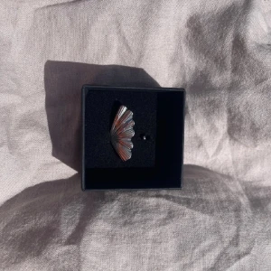 Alva ring rostfri  - 45kr/st, i 304 Stainless steel,  finns flera i lager😊 kolla gärna in min instragram där jag främst sköter försäljningen 🤍 fler liknande smycken hittar ni på min sida 🥰