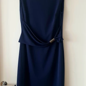 Cocktail dress - New without a label. Never wore it. Dark blue cocktail dress.