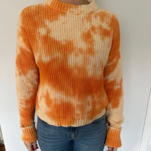 Tie dye tröja - Jätte snygg tröja från NA-KD. Denna är i storlek S och passar så bra till nästan allt! 