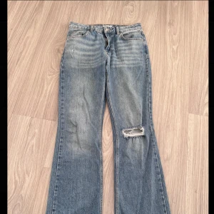 Bootcut jeans  - Sälje mina mid waist Bootcut jeans från Gina som jag inte använder längre 