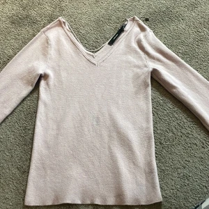 Stickad tröja - Knappt använd💕jätte bra skick ❤️