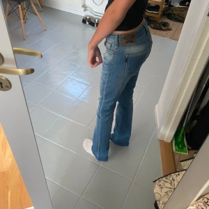 Crocker jeans - Jag säljer dessa jätte fina crocker jeans i storlek 26. De är i nyskick, hör av er vid frågor!
