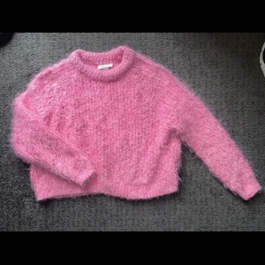 Stickad tröja - Rosa stickad tröja från monki