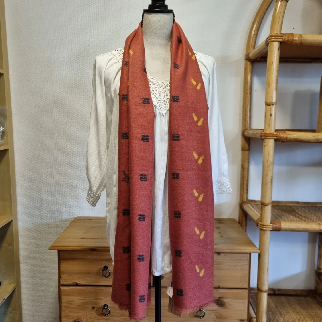 Rostfärgad halsduk med mönster - 91