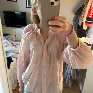 zara blus - rosa blus från zara, aldrig använd och inga defekter❤️