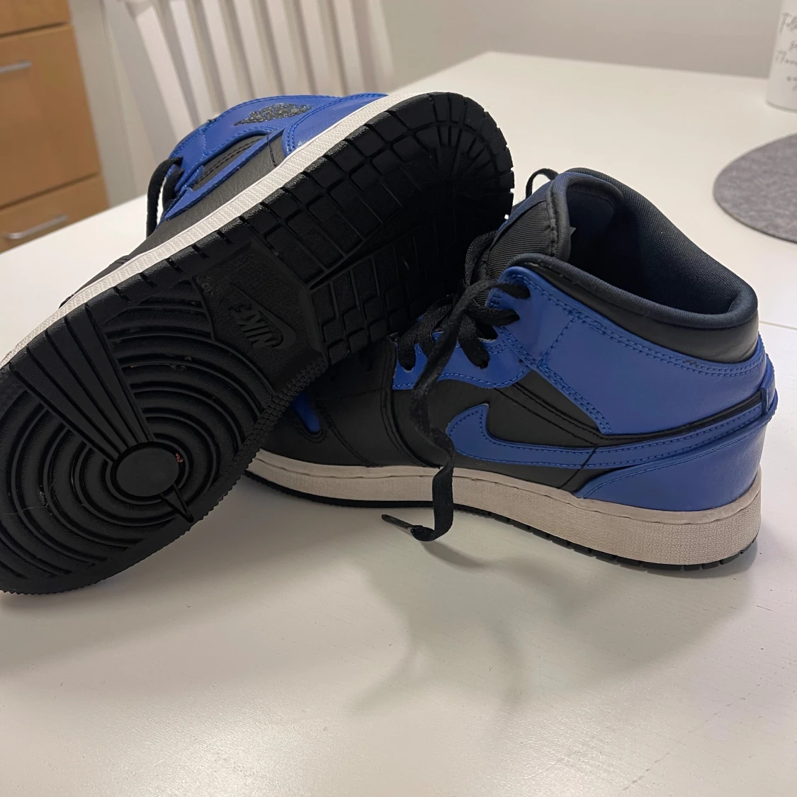 Jordan 1 mid Royal Blue  - 91