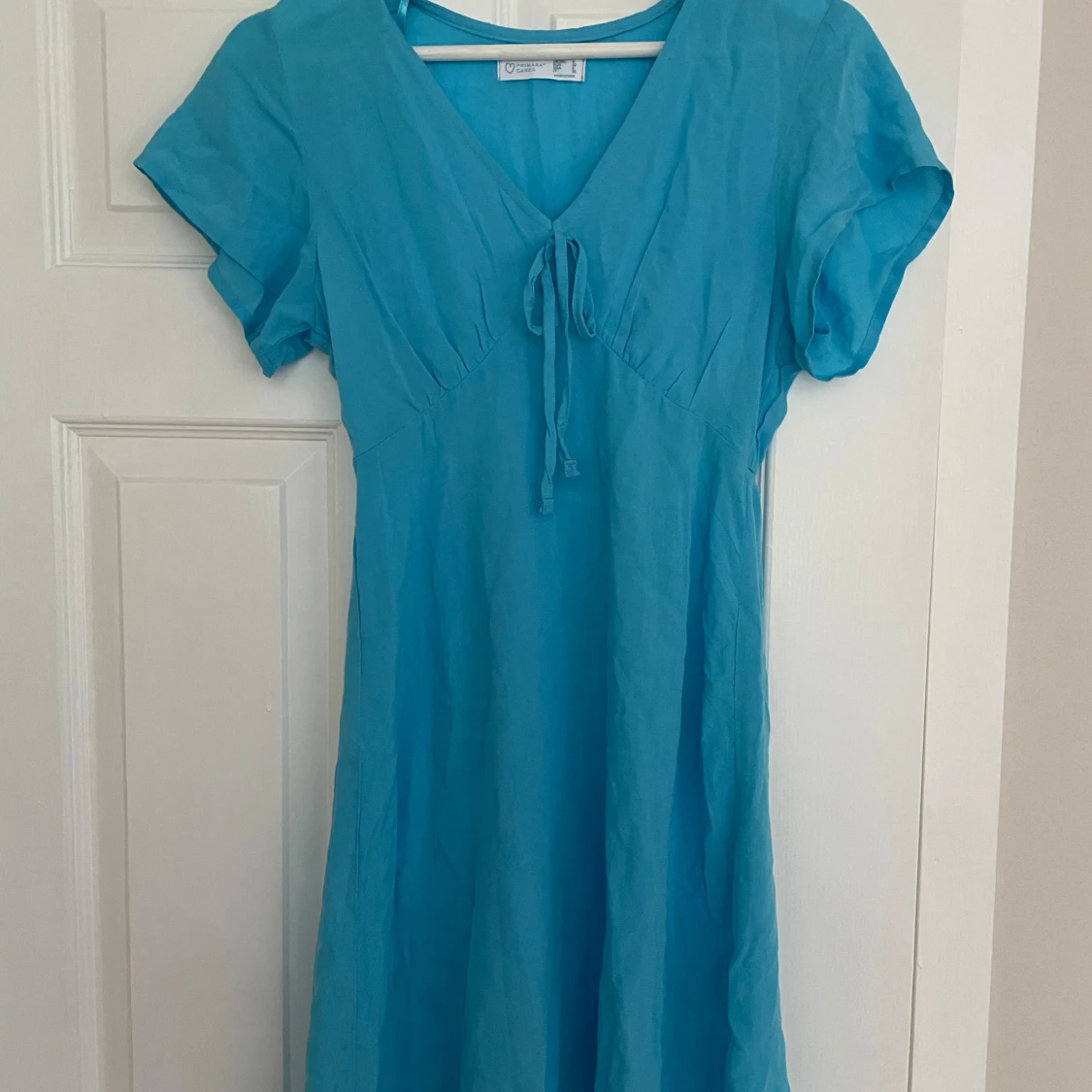 Blå v-ringad klänning - 90