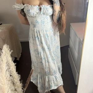 Milkmaid dress - Använd 1 gång, nyskick! Kostar i butik 860  Skönt material 