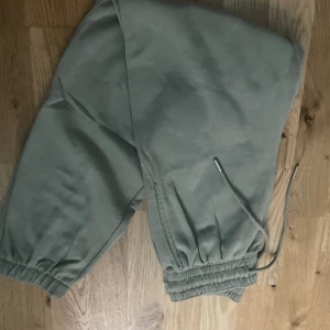 Mjukisbyxor - Inget fel på byxorna, fint material som håller en varm