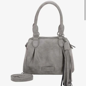 Fritzi aus Preußen väska  - Väska från märke på zalando. Nypris är 697kr. Väskan är väl omhändertagen och har inga defekter. 