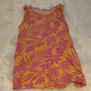 Fint semester linne - Fint och fina exotiska färger perfekt till sol semester.