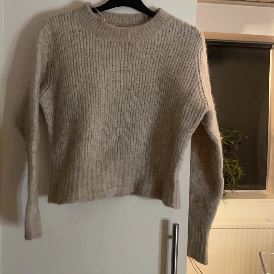 Beige stickad tröja