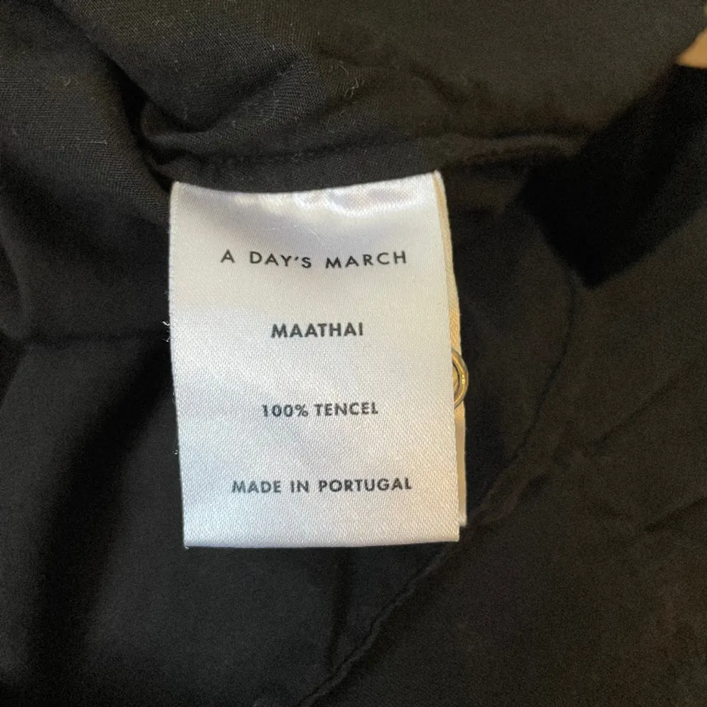 Skjorta från A Day’s March.  Storlek: 38 Material: 100% Tencel Skick: Fint skick, behöver strykas.. Skjortor.