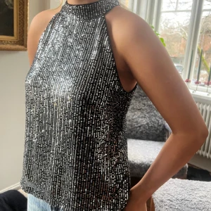 Glitter topp - Så snygg perfekt till nyår, Använd en gång passar mig som har s💕