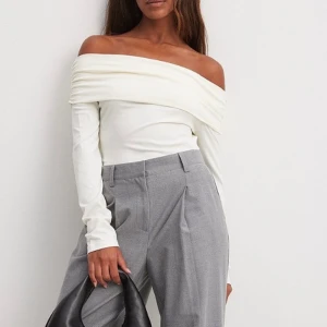 Off shoulder topp - Så fin men kommer ej till användning. Endast testad och slutsåld, köpt för 350