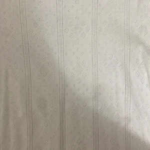 Söt topp  - Säljer denna supersköna tröjan med gulliga detaljer. 