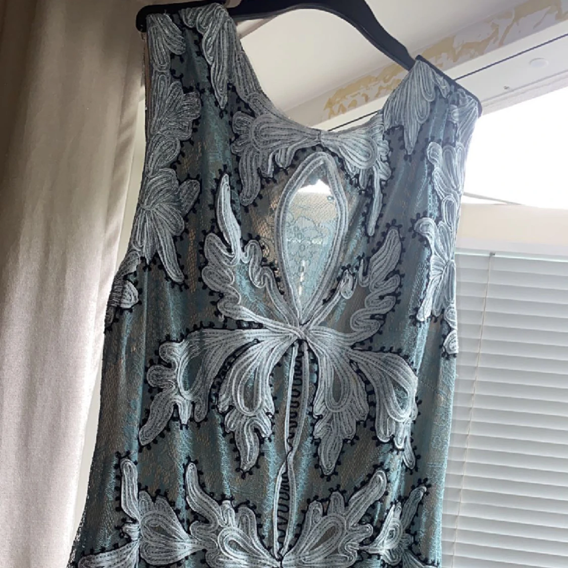 Turqoise blågrön med beige foder klänning 