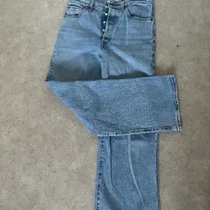 Levis jeans i fint skick. Försmå för mig, så jag säljer dem.