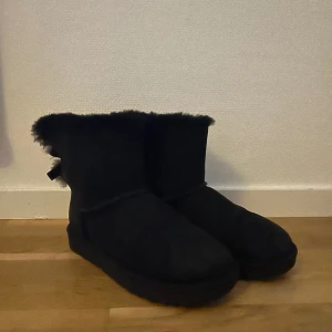 Svarta uggs - 1199 kr + frakt 🫶🏻 (Endast använda en gång, har fler bilder)