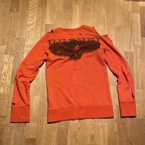 LGB crewneck - Sjukt rare LGB crewneck med distressing över hela tröjan. Tröjan är ungefär 15 är gammal och är köpt från japan. Jätte mjuk och skön. Sitter rätt thight men har en sjuk passform. skicka offers