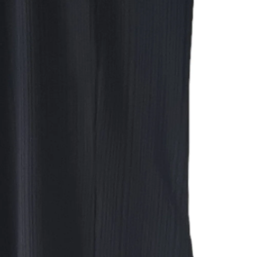 En så fin och älskad festklänning i svart med krage! Den är i tjockt tyg och inte alls genomskinlig! Använts ca 4 ggr men i jättebra skick!. Klänningar.