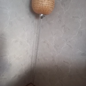 Jättefin Lampa 2 st - Jättefin lampa 170 cm lång. Jag har 2 st samma.Välkommen 