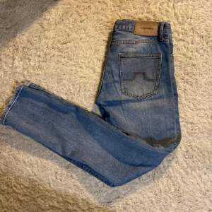 Snygga slimfit J.Lindeberg jeans säljes. I riktigt bra skick och riktigt snygga. Storlek W30 L32