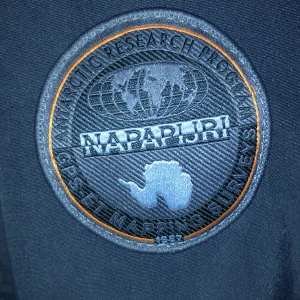 Napapijri - Säljer en varm Napapijri jacka. Väldigt bra skick 9/10. Nypris 1700kr, mitt pris 700kr