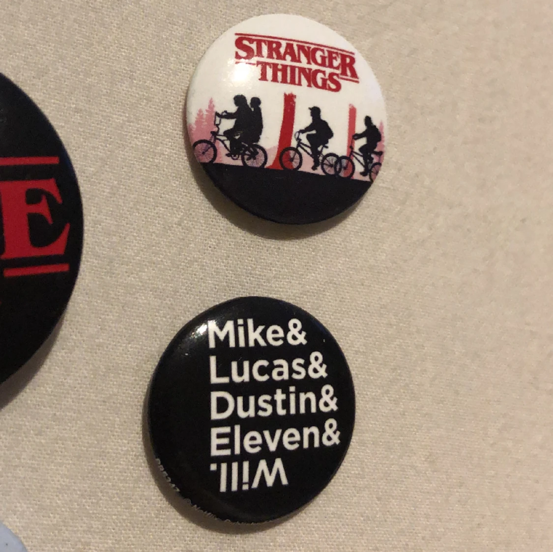 Stranger things knappar  - 91