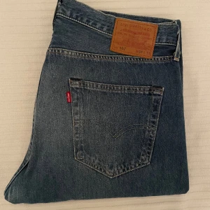 Levi's 501 Jeans - Levi's 501 Jeans Skick: 8,5/10 Pris: 250 Längd: 30 tum Midja: 34 tum