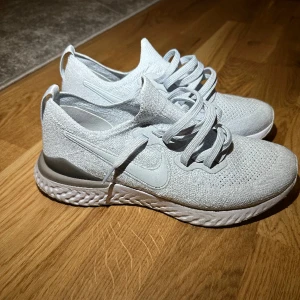 Flyknit  - Nike skor till salu, i storlek 40,5 i princip nya inga skador alls. 