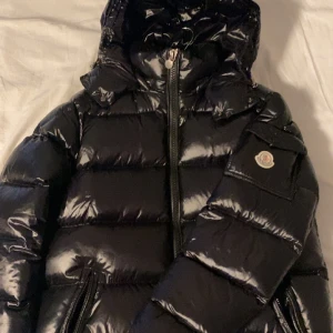 Moncler maya - Helt ny oanvänd maya till salu, nfc och qr funkar perfekt. pris kan diskuteras!