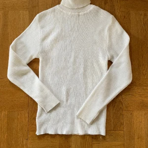 Retro vit polotröja  - I använt men fint skick 