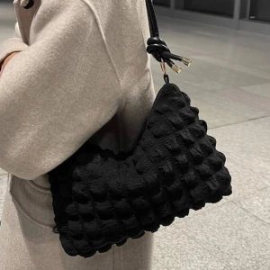 väska - Jättefin väska som tyvärr inte kommer till användning längre 💌 väldigt bra skick! 