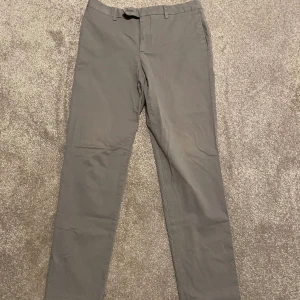 Grå Chinos - Grå chinos  Pris diskuterbart