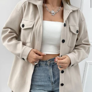 Vårjacka - Vårjacka säljes då den knappt kom till användning förra våren. 