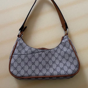 Axelväska - Axelväska från Accent