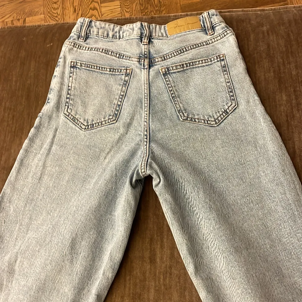 Jeans i ganska bra skick köpta på Lindex, storlek 152/ 11-12Y. Jeans & Byxor.