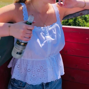 Sommar topp - Topp köpt på Lindex sommaren 2022. Inga hål eller nått