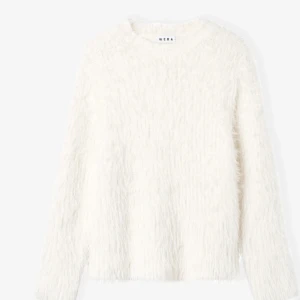 Lurvig tröja  - Säljer denna super fina och mysiga tröja ifrån Wera i storlek s. Köpt för 599 och aldrig använd 